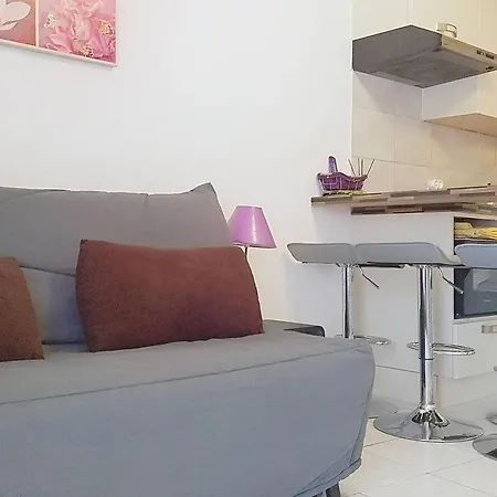 Climatise Avec Loggia Et Parking - Fr-1-610-111 شقة